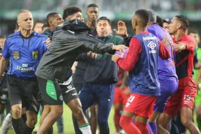 Coritiba teve vários jogadores expulsos após fim do Atletiba