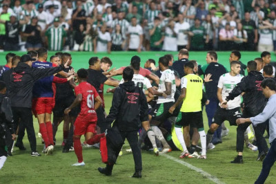 TJD-PR denuncia jogadores, clubes e árbitro após confusão no Atletiba