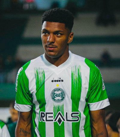 Coritiba anuncia empréstimo do atacante Brandão