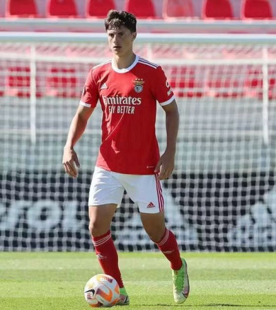 Zagueiro do Benfica está na mira do Coritiba