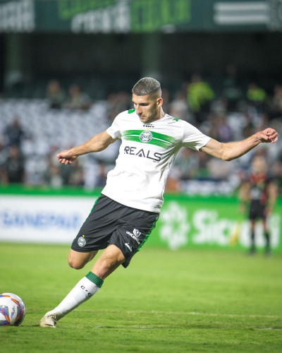 Coritiba anuncia empréstimo de Matheus Bianqui ao Mirassol