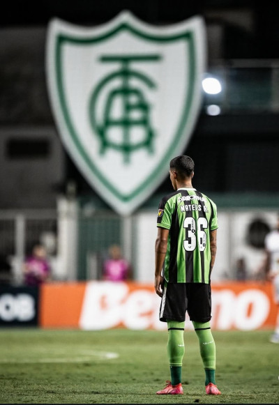 Um jogo em que ambos precisam subir na tabela!