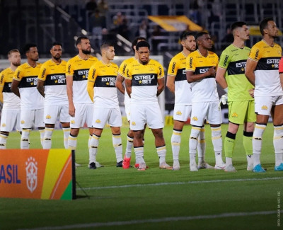 Mergulhado numa crise, Criciúma enfrenta o Coritiba!