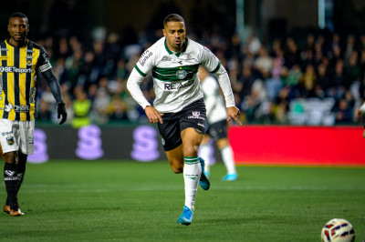  Dellatorre desencanta, e Coritiba dorme na liderança da Série B