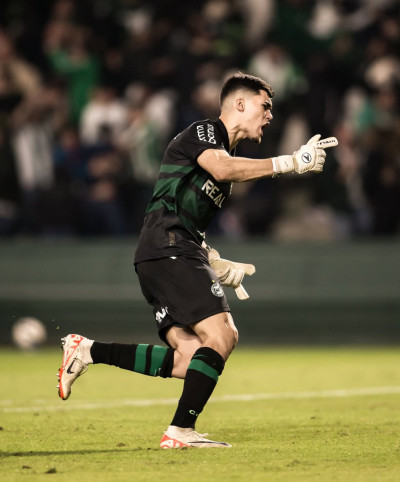 Pedro Morisco lidera rankings da Série B e se consolida como destaque do Coritiba