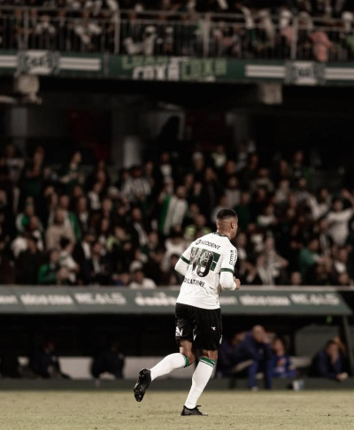 Coritiba se mantém firme rumo ao acesso, mas desempenho ofensivo preocupa