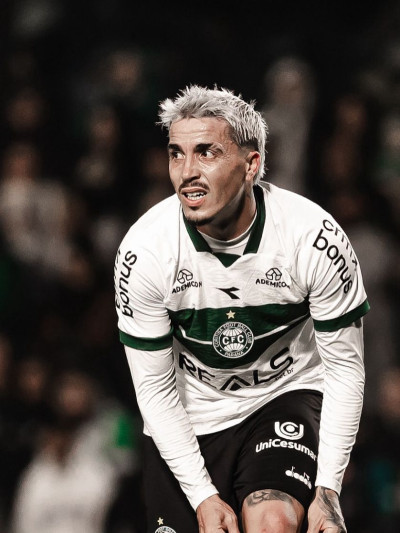 Josué é dúvida para o jogo contra o Goiás
