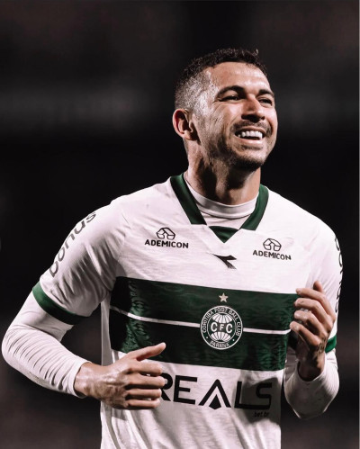 Bruno Melo desfalca o Coritiba contra o Atlético/GO