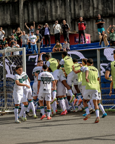 Coritiba vence o Athletico-PR e avança às semifinais da Taça FPF