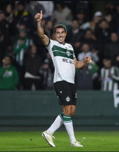 Carlos de Pena é mais um que não fica no Coritiba para 2026