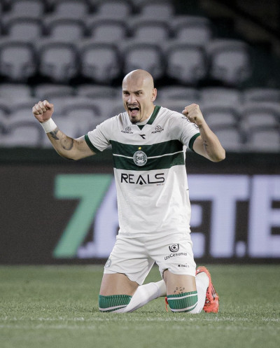 Maicon renova com o Coritiba até o final de 2026