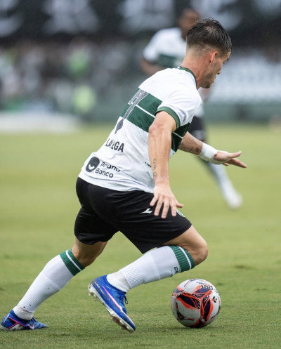 Coritiba perde nos pênaltis e está fora do paranaense 