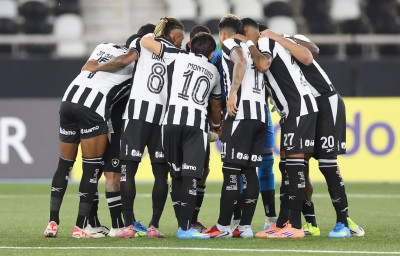 Sob novo comando, Botafogo enfrenta o Coritiba!