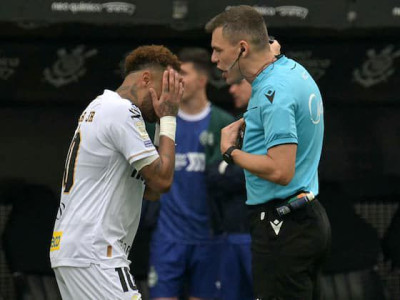 Santos pede anulação de jogo contra o Coritiba após confusão envolvendo Neymar