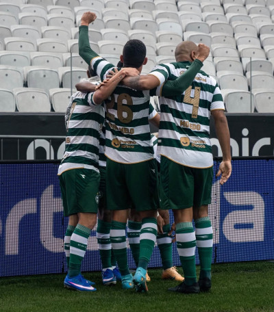 Coritiba supera expectativas e encerra primeira parte do Brasileirão em alta 