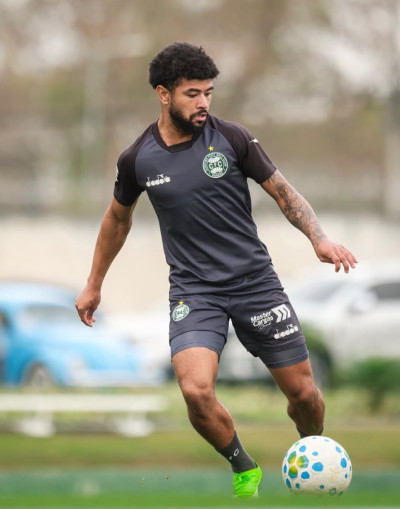 Seabra ganha opções e aumenta disputa por vagas no ataque do Coritiba