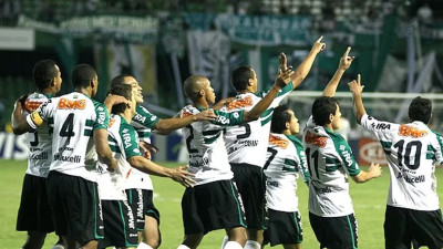 Coritiba leva vantagem sobre o Palmeiras no Couto Pereira