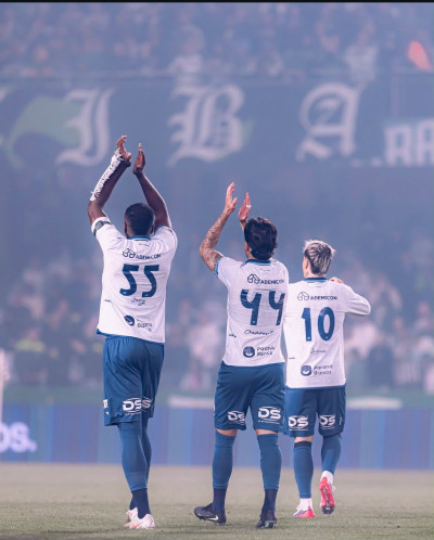 Coritiba melhora campanha em casa e começa a mirar parte de cima da tabela