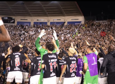Bem nas copas, mas no Brasileirão luta contra o Z4!