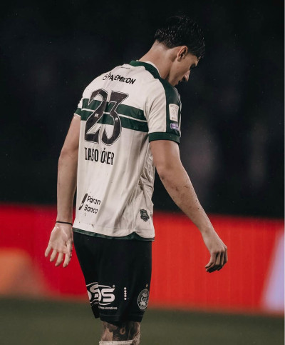 Tiago Cóser vira dúvida e pode desfalcar o Coritiba contra o Fluminense