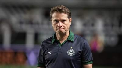 Sinal de alerta ligado: Seabra e Coritiba entram em xeque após nova derrota
